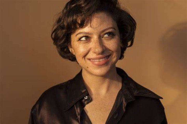 Alia Shawkat Biography, Age, Height, Husband, Net Worth, Family