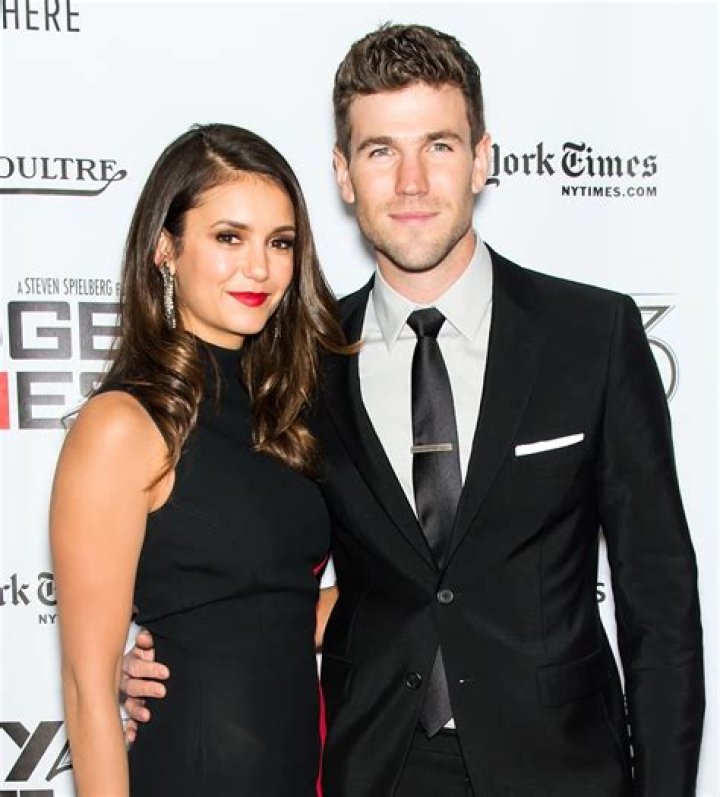 Austin Stowell Biography, Age, Height, Wife, Net Worth, Family