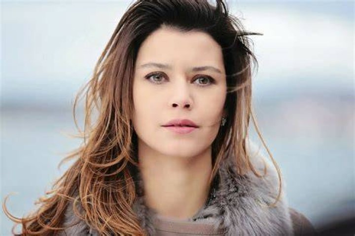 Beren Saat Biography, Age, Height, Husband, Net Worth, Family