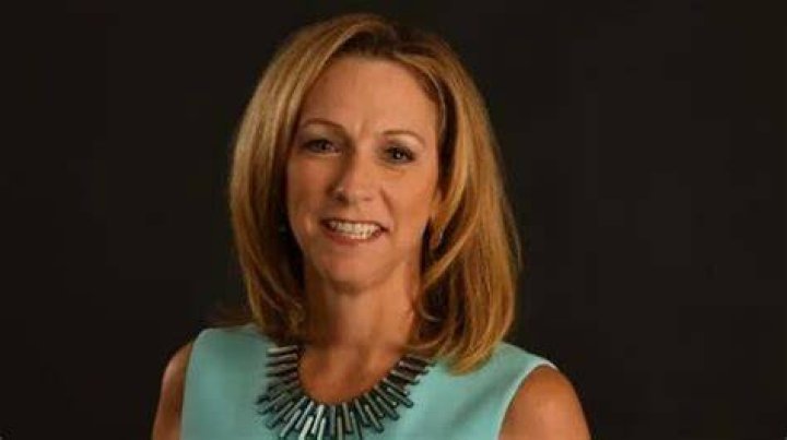 Beth Mowins Biography, Age, Height, Husband, Net Worth, Family