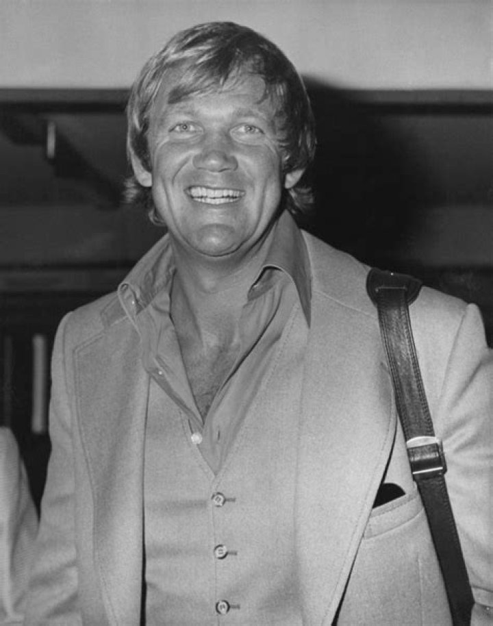Bo Svenson Biography, Age, Height, Wife, Net Worth, Family