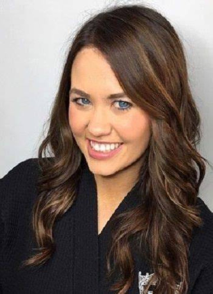 Cara Mund Biography, Age, Height, Husband, Net Worth, Family