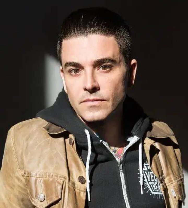 Chris Carrabba Biography, Age, Height, Wife, Net Worth, Family