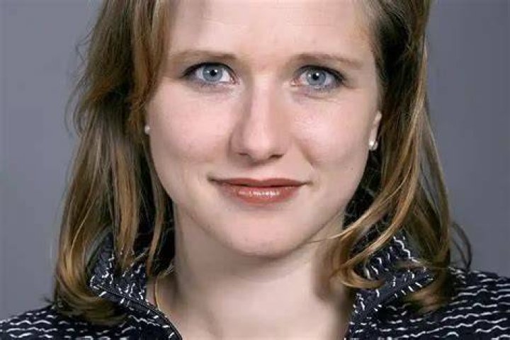 Christa Worthington Biography, Age, Height, Husband, Net Worth, Family