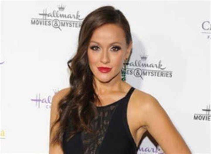 Crystal Lowe Biography, Age, Height, Husband, Net Worth, Family