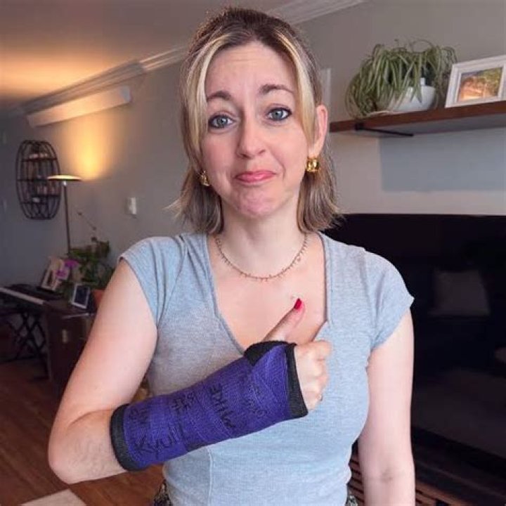 Dianna Cowern Biography, Age, Height, Husband, Net Worth, Family