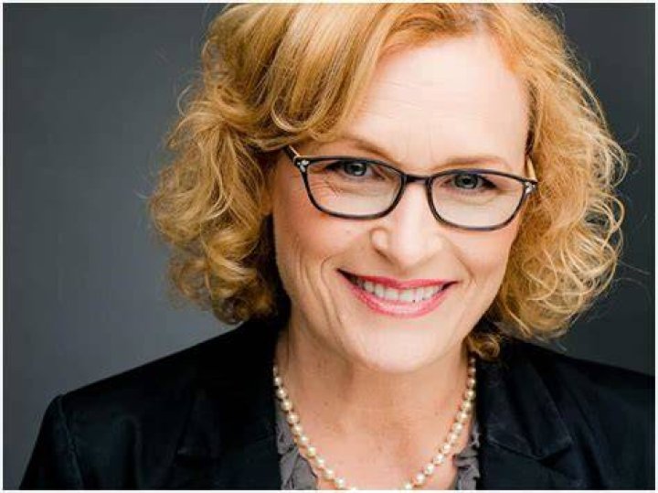 Elizabeth Dennehy Biography, Age, Height, Husband, Net Worth, Family