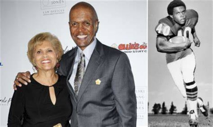 Gale Sayers Biography, Age, Height, Wife, Net Worth, Family