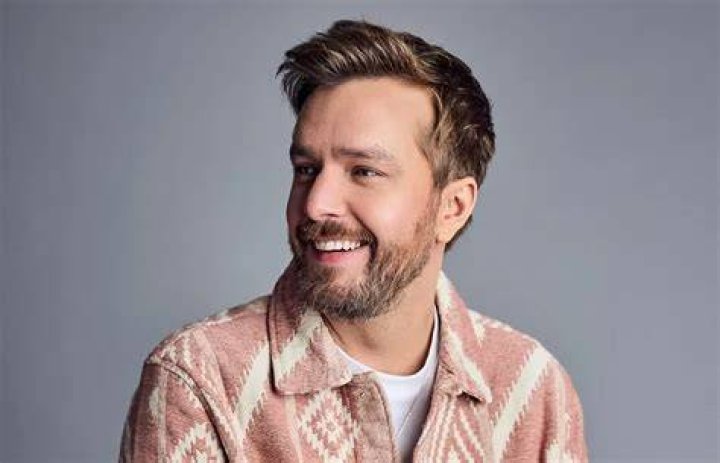 Iain Stirling Biography, Age, Height, Wife, Net Worth, Family