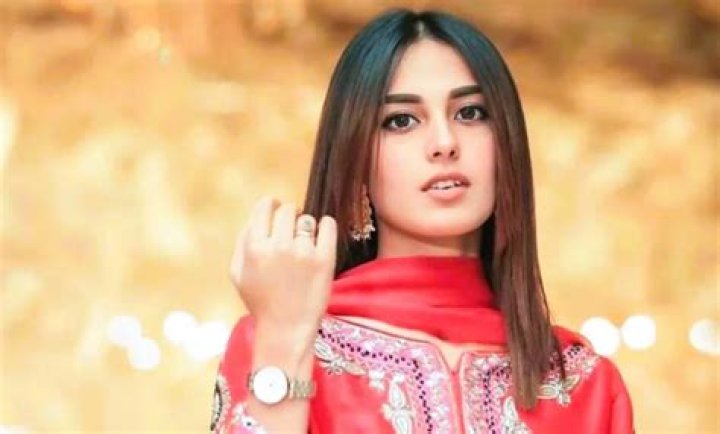 Iqra Khalid Biography, Age, Height, Husband, Net Worth, Family