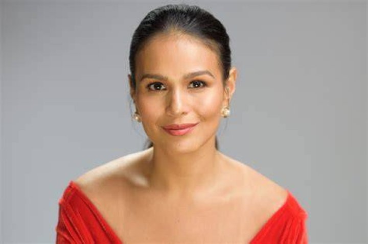 Iza Calzado Biography, Age, Height, Husband, Net Worth, Family
