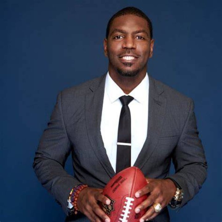 Jonathan Vilma Biography, Age, Height, Wife, Net Worth, Family