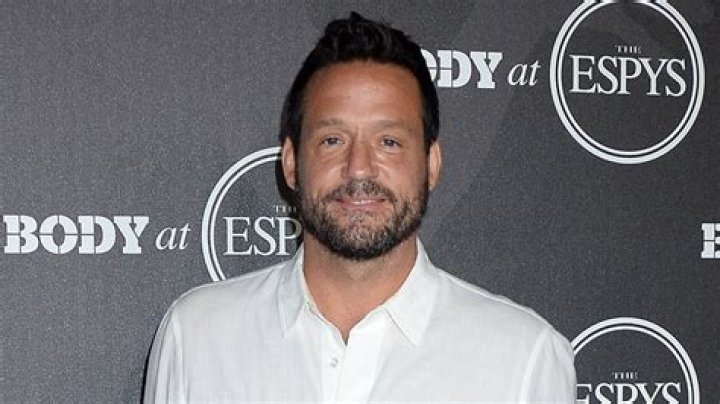 Josh Hopkins Biography, Age, Height, Wife, Net Worth, Family