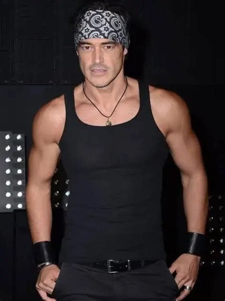 Juan Ángel Esparza Biography, Age, Height, Wife, Net Worth, Family