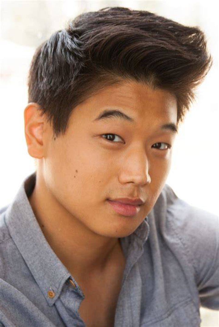 Lee Hong-gi Biography, Age, Height, Wife, Net Worth, Family