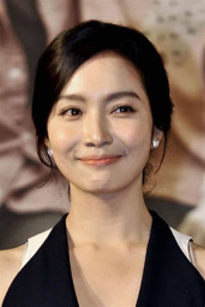 Lee Min-jung Biography, Age, Height, Husband, Net Worth, Family