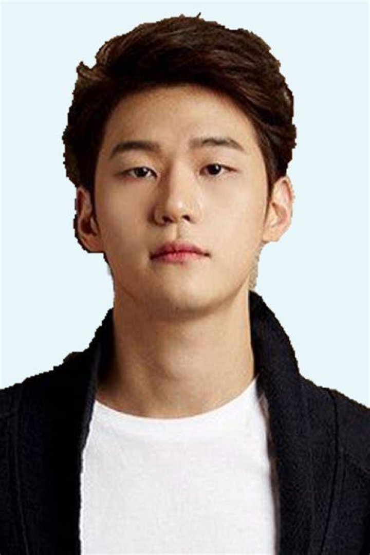 Lee Young-hak Biography, Age, Height, Wife, Net Worth, Family