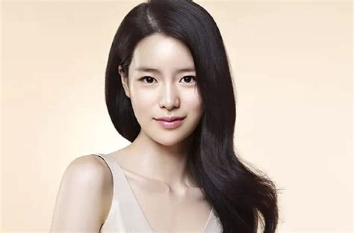 Lim Ji-yeon Biography, Age, Height, Husband, Net Worth, Family