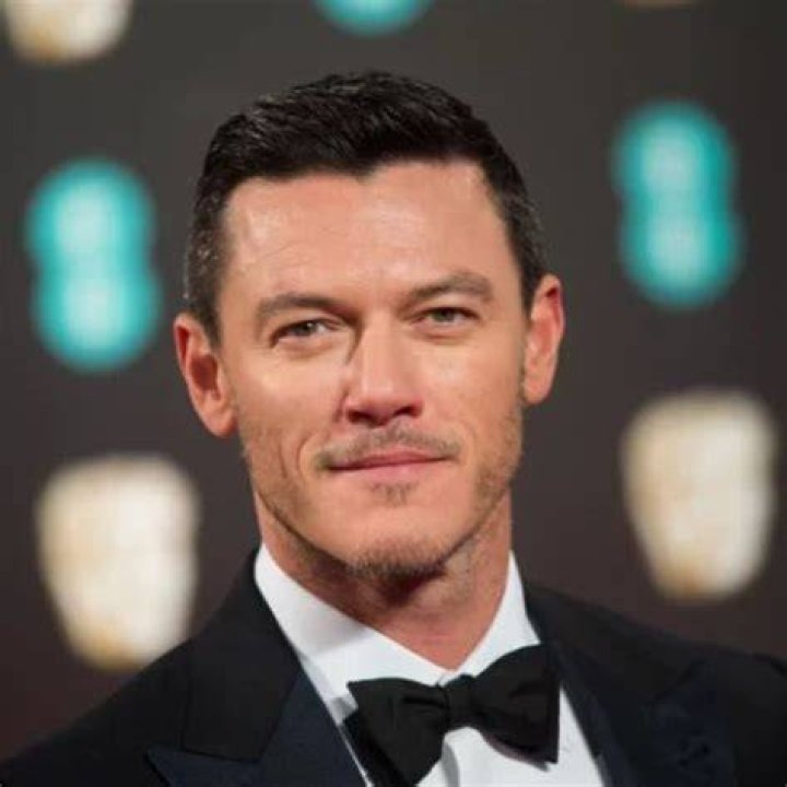 Luke Evans Biography, Age, Height, Wife, Net Worth, Family