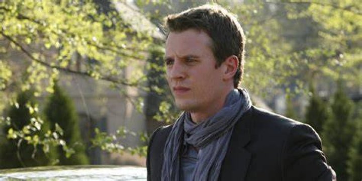 Luke Mably Biography, Age, Height, Wife, Net Worth, Family