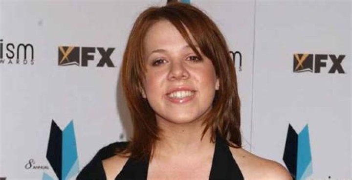 Lynsey Bartilson Biography, Age, Height, Husband, Net Worth, Family