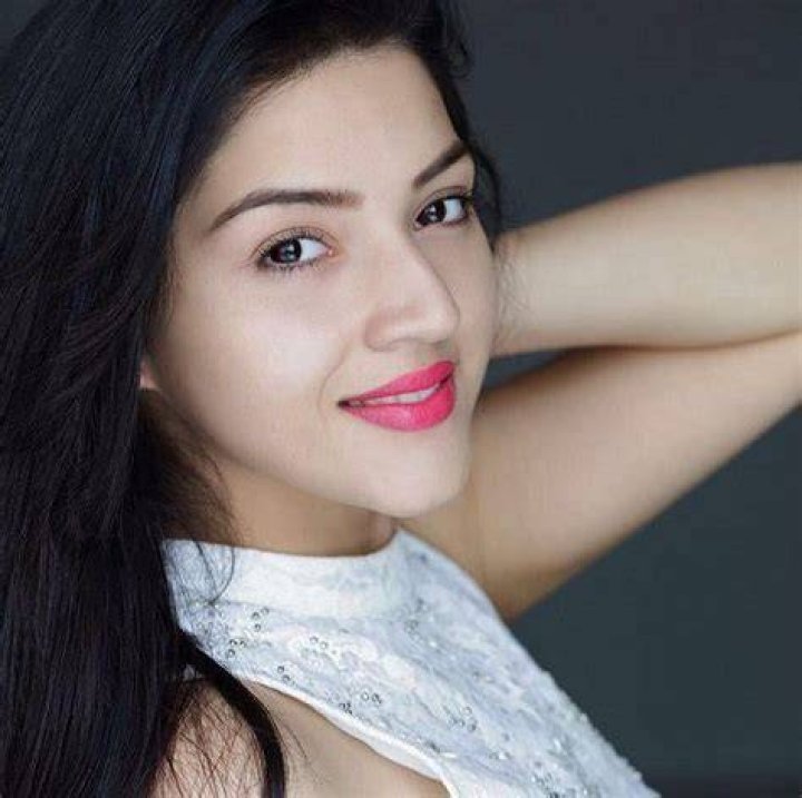 Mehreen Pirzada Biography, Age, Height, Husband, Net Worth, Family