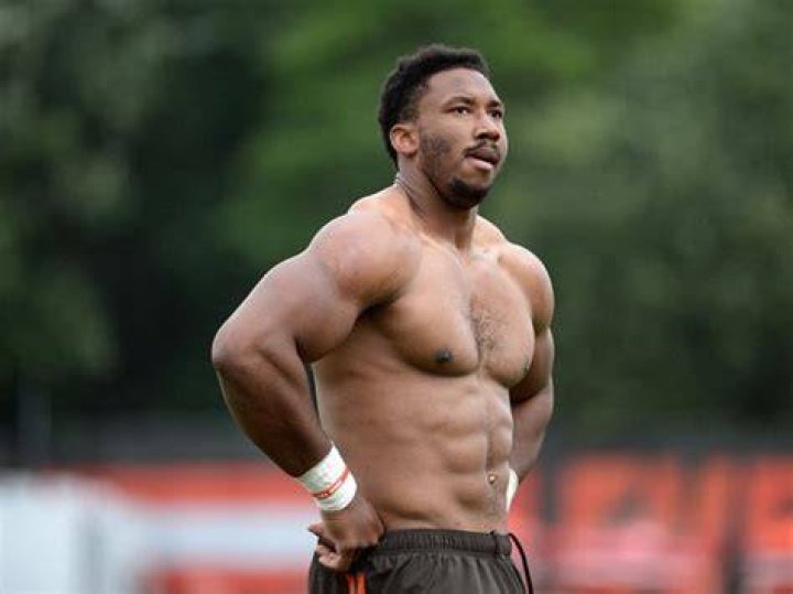 Myles Garrett Biography, Age, Height, Wife, Net Worth, Family