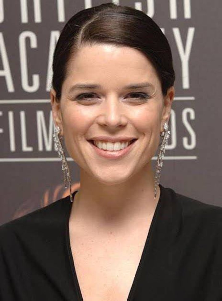 Neve Campbell Biography, Age, Height, Husband, Net Worth, Family
