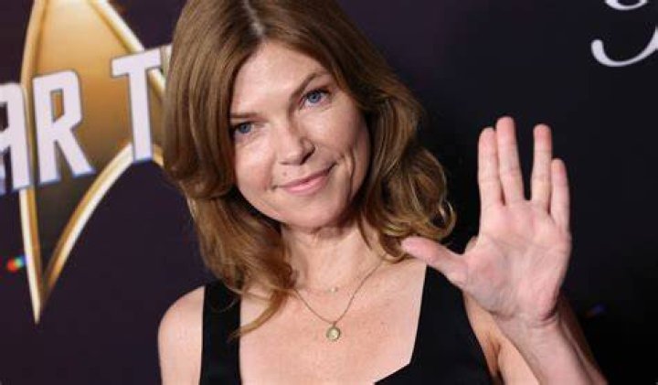 Nicole de Boer Biography, Age, Height, Husband, Net Worth, Family