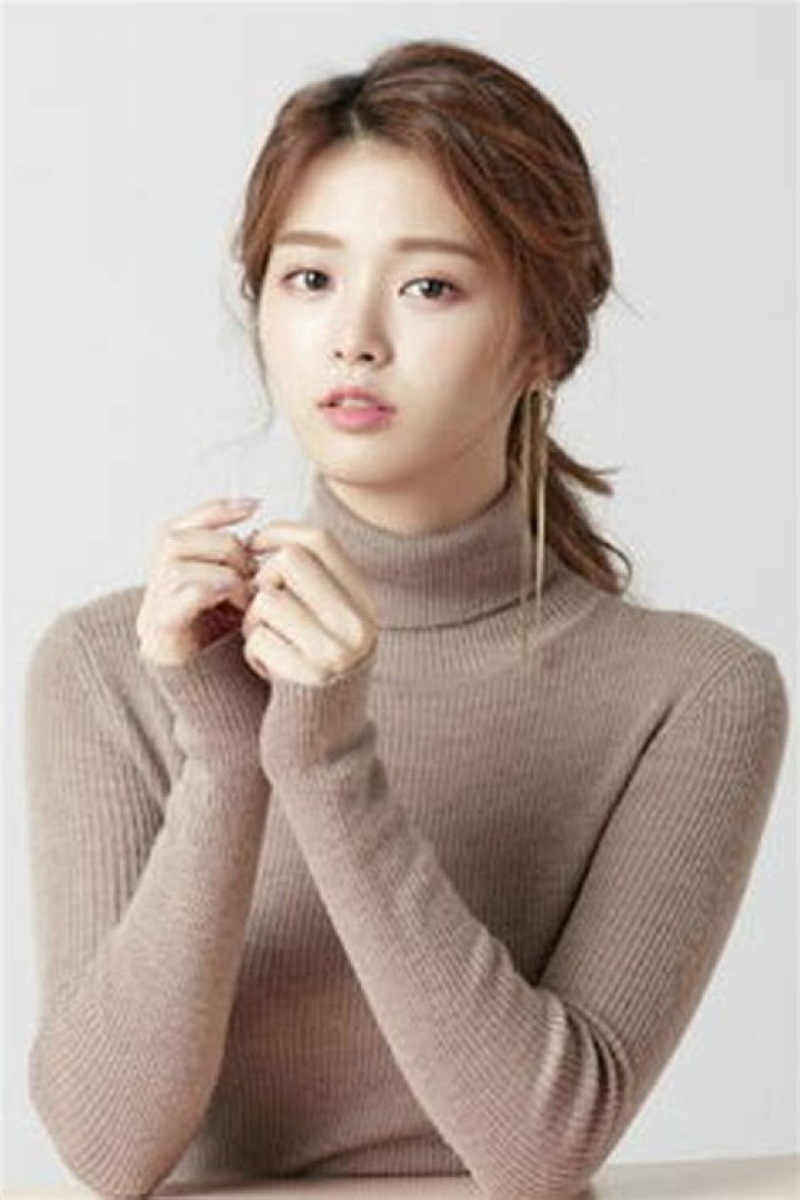 Park Ji-yoon Biography, Age, Height, Husband, Net Worth, Family