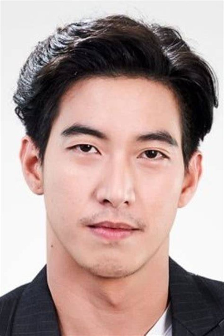 Phakin Khamwilaisak Biography, Age, Height, Wife, Net Worth, Family