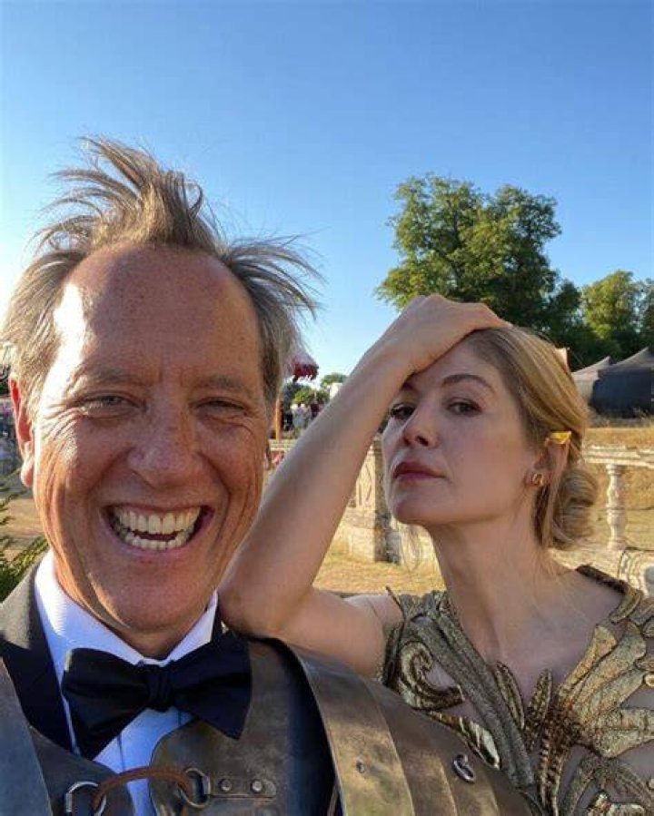 Richard E. Grant Biography, Age, Height, Wife, Net Worth, Family