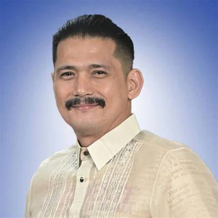 Robin Padilla Biography, Age, Height, Wife, Net Worth, Family