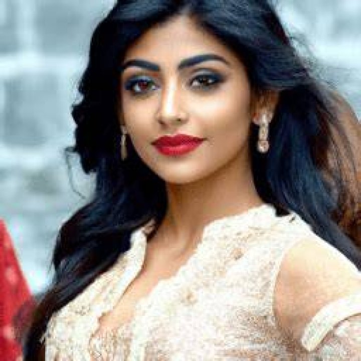 Shriya Saran Biography, Age, Height, Husband, Net Worth, Family