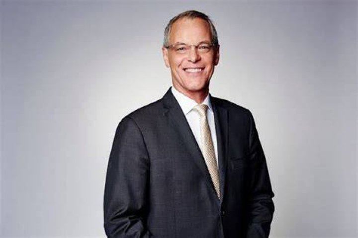 Simon Dallow Biography, Age, Height, Wife, Net Worth, Family
