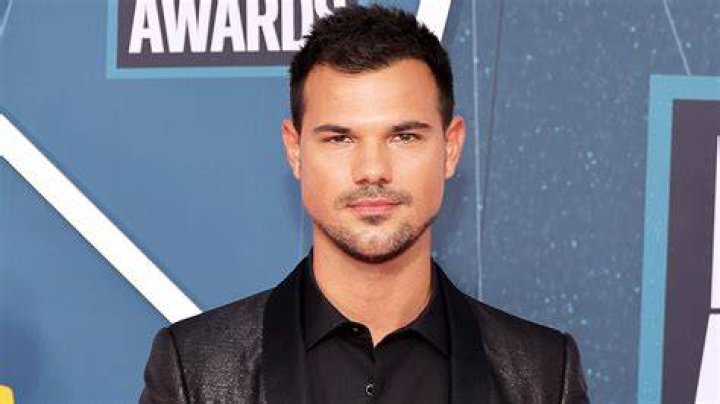 Taylor Lautner Biography, Age, Height, Wife, Net Worth, Family