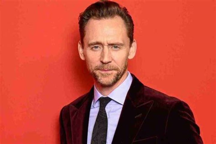 Tom Hiddleston Biography, Age, Height, Wife, Net Worth, Family