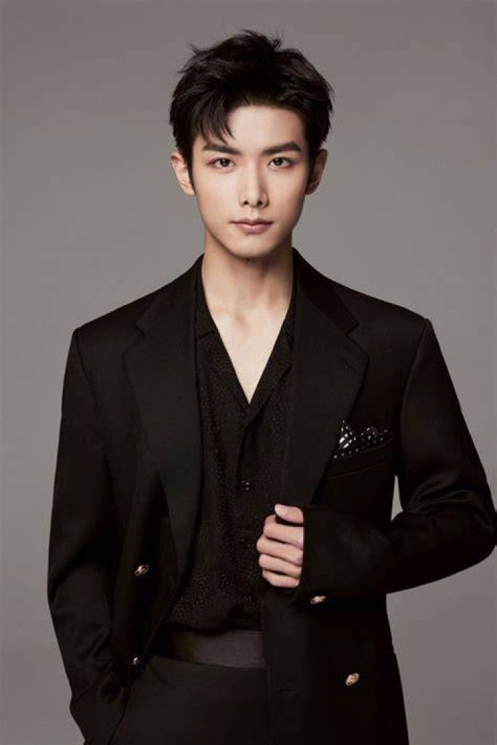 Zhao Yiqin Biography, Age, Height, Wife, Net Worth, Family